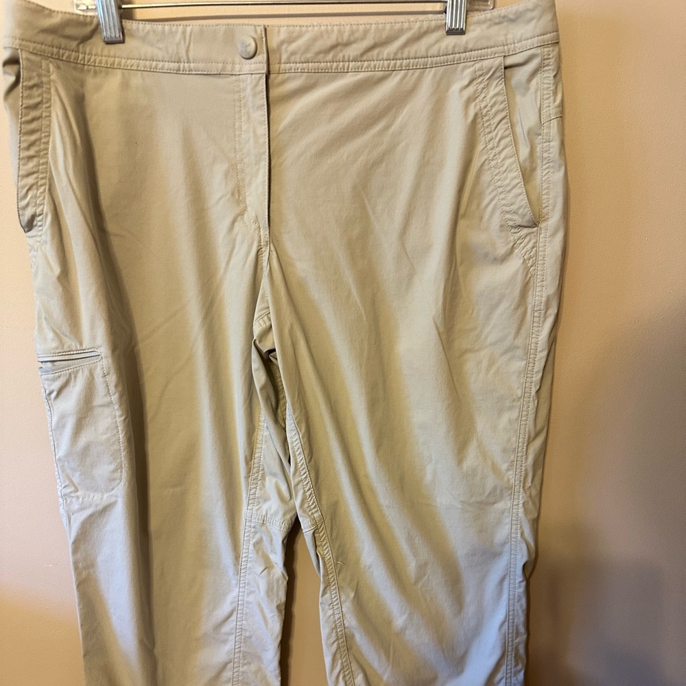 LL Bean Women’s Comfort Trail Pants. Size 16 Petite. Light Tan Color